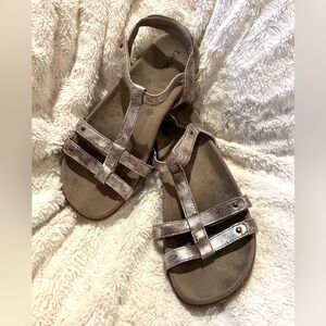 taos Trophy 2 Metallic Leather Sandals